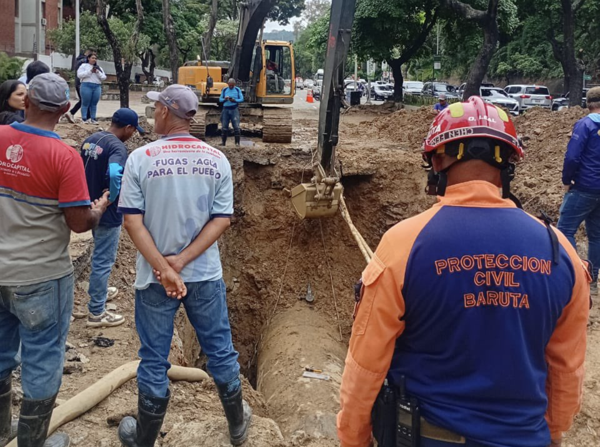 Concluyen reparación de tubería matriz en El Cafetal y anuncian asfaltado para restablecer vialidad