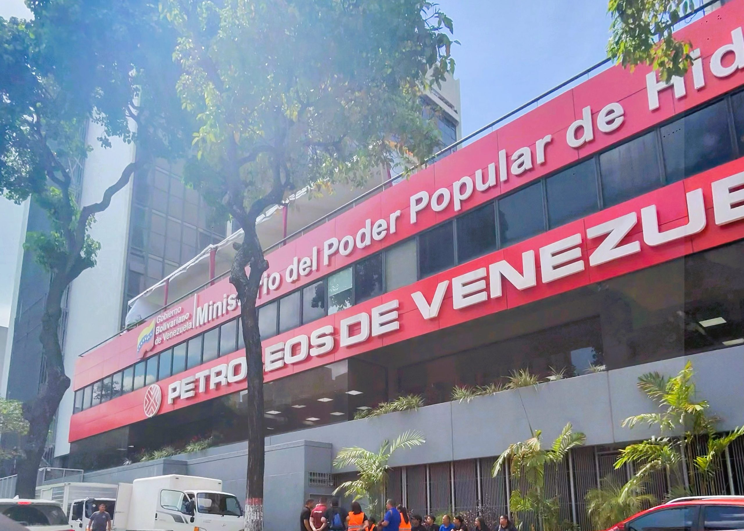 Informe revela supervisión de EEUU sobre ingresos venezolanos por combustible