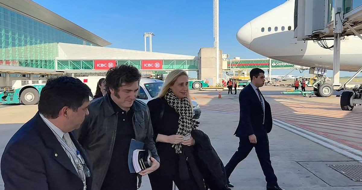 El gasto en viajes internacionales del presidente supera los $1400 millones en 2026