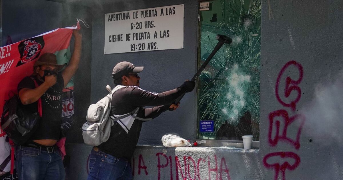 Protestas de la CNTE en CDMX generan bloqueos y daños en instalaciones de la SEP durante jornada de movilizaciones