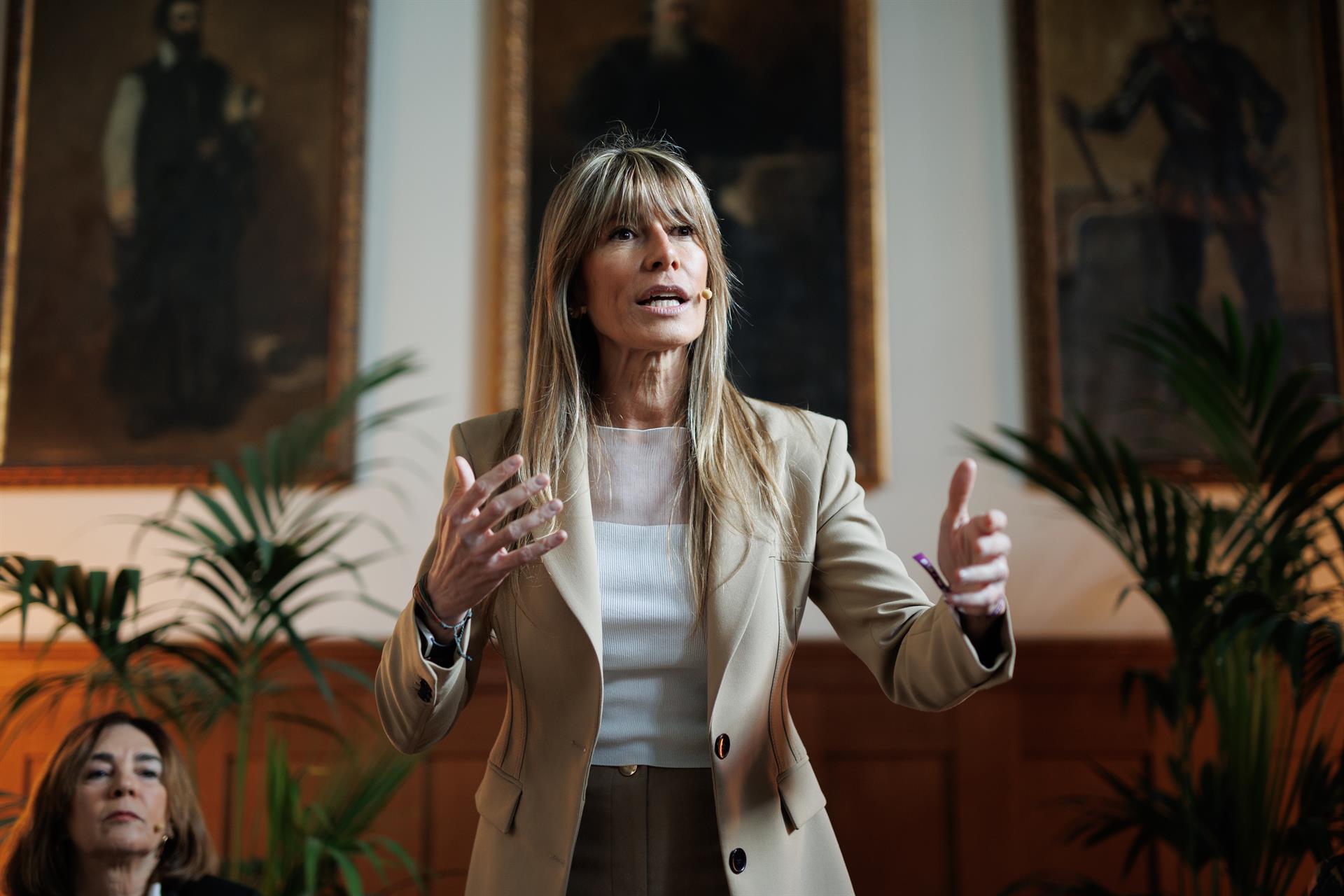 El juez corrige un error material y aclara que no hay nueva imputación contra Begoña Gómez