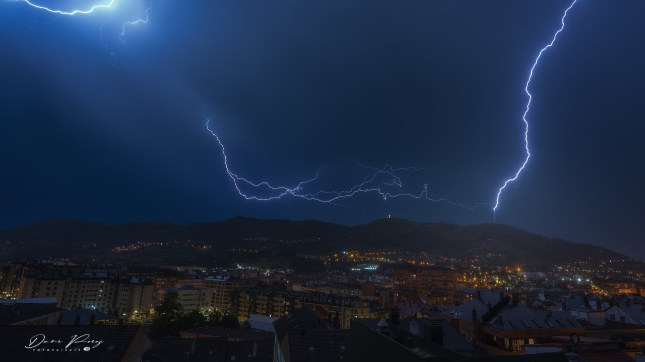 Un reventón cálido provoca un aumento brusco de temperaturas en Asturias tras una tormenta eléctrica