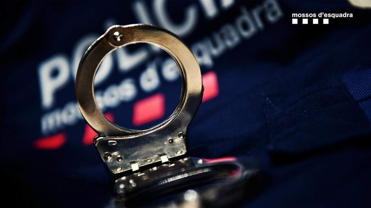 Detenida en Tortosa una mujer por la difusión reiterada de mensajes de odio en redes sociales