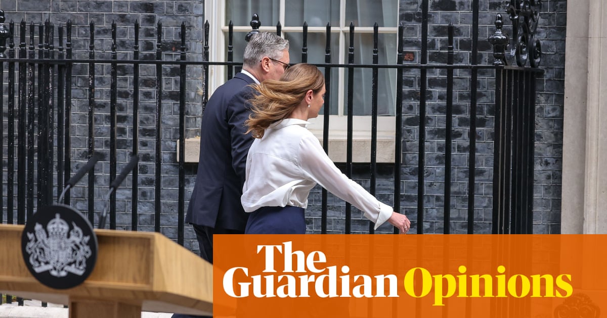 Owen Jones critica duramente el legado político de Keir Starmer tras su salida como primer ministro