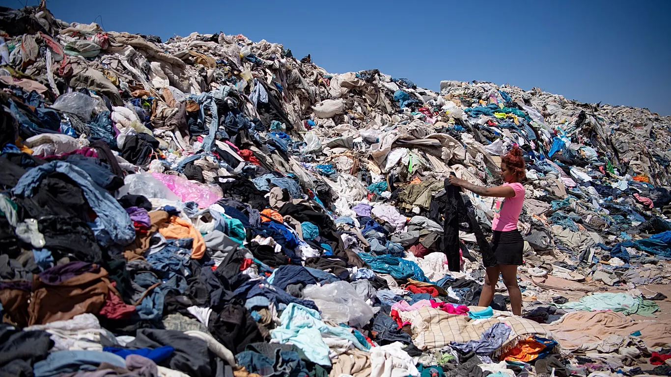 La Unión Europea prohíbe la destrucción de ropa y calzado no vendidos para reducir el desperdicio textil