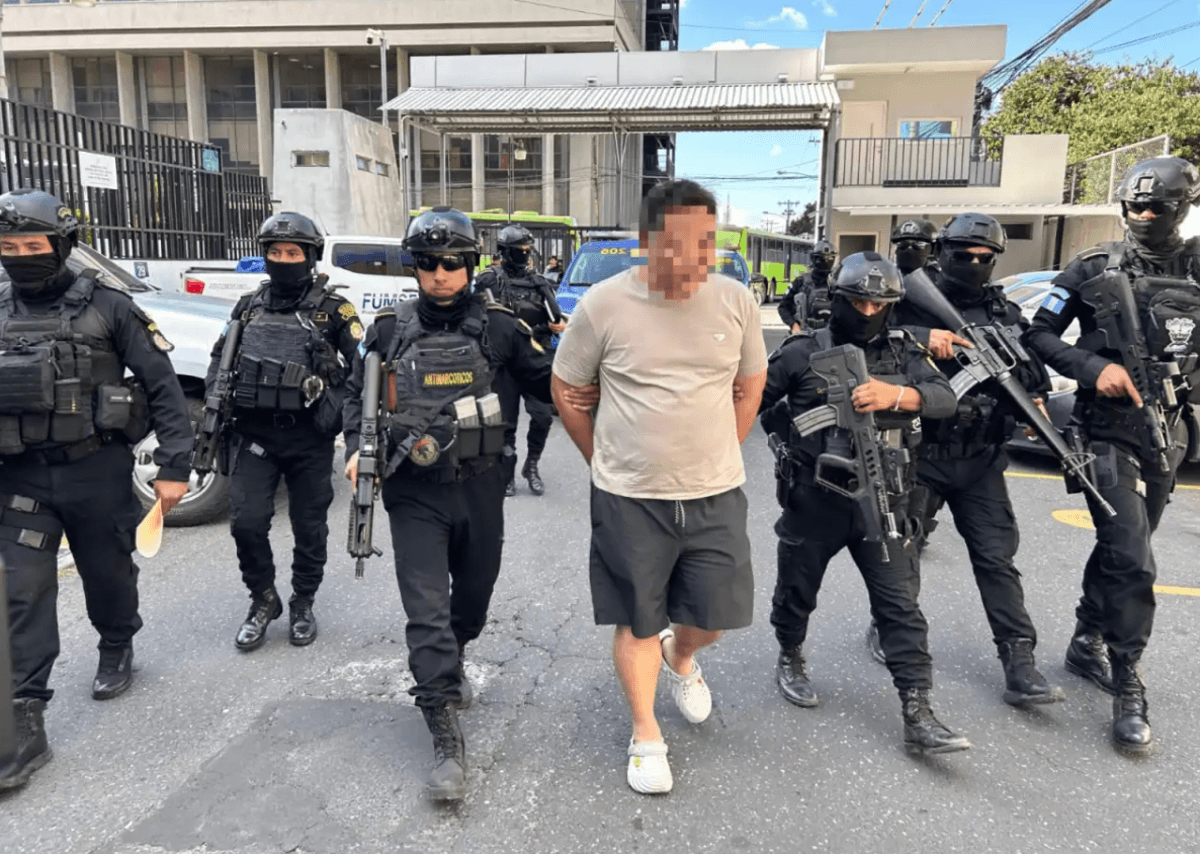 Ciudadano chino capturado en Guatemala es extraditado a EE. UU. por red de narcotráfico y lavado de dinero