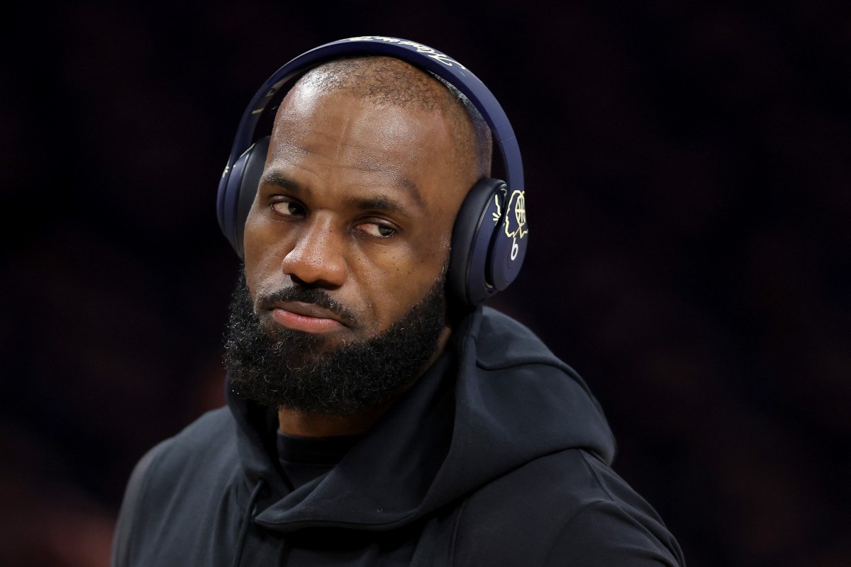 LeBron James evalúa tres posibles equipos tras salir de los Lakers en la agencia libre
