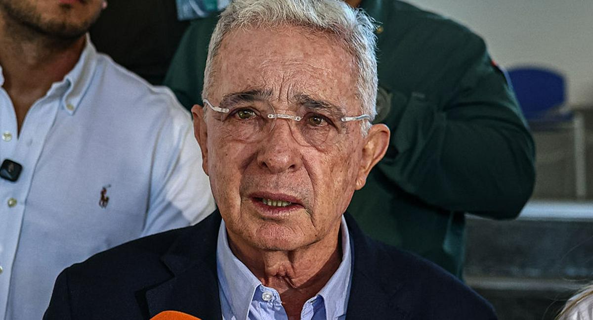 Álvaro Uribe cuestiona a la Fiscalía y a actores políticos en medio de proceso judicial en su contra