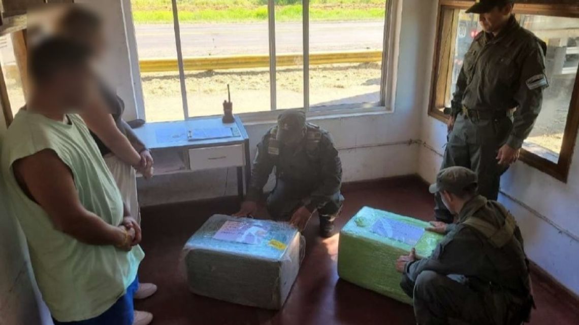 Condenan a cuatro años de prisión a una mujer por enviar marihuana por encomiendas en Corrientes bajo el nuevo sistema acusatorio