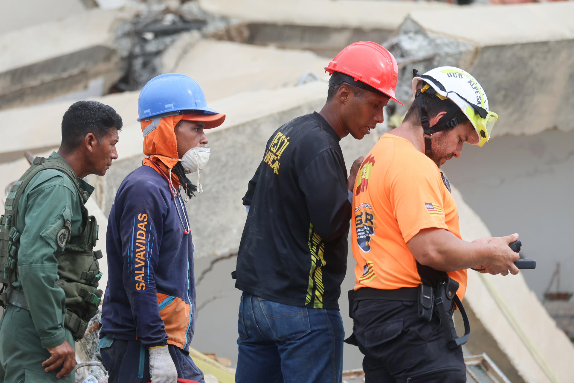 Niño de 9 años sigue bajo escombros tras doble terremoto en La Guaira
