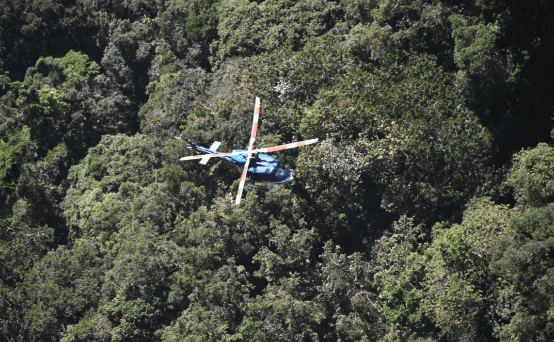 Continúa la búsqueda de un rescatista desaparecido tras accidente aéreo en San Miguel Pochuta