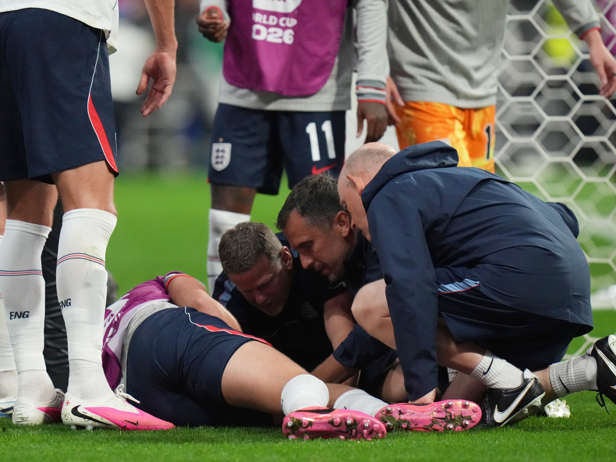 Jordan Henderson sufrió una lesión grave al intentar celebrar la clasificación de Inglaterra en el Mundial