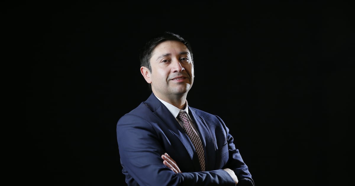 Senador Calisto defiende su relación con Carla Graf ante la Fiscalía