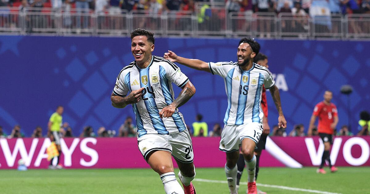 Argentina Advances to World Cup Quarterfinals with Late Comeback Against Egypt