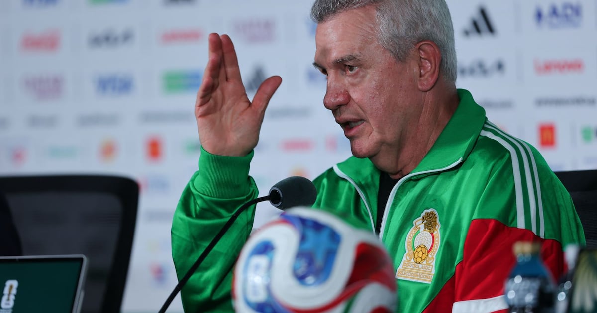 La columna cuestiona las decisiones tácticas de Javier Aguirre tras la eliminación de México y plantea un posible relevo en el banquillo