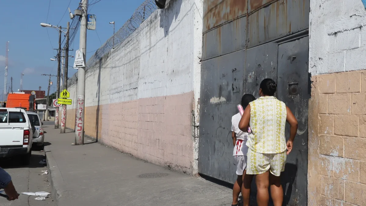 Guayaquil: Escuela enfrenta amenazas por extorsión y violencia