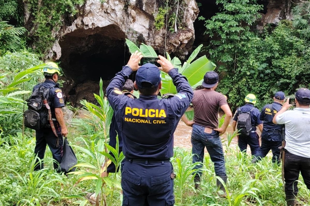 Tres hombres desaparecidos tras ser arrastrados por crecida de río en Alta Verapaz