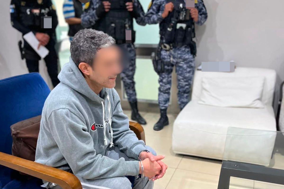 Extradición de fugitivo tras 25 años de escondite