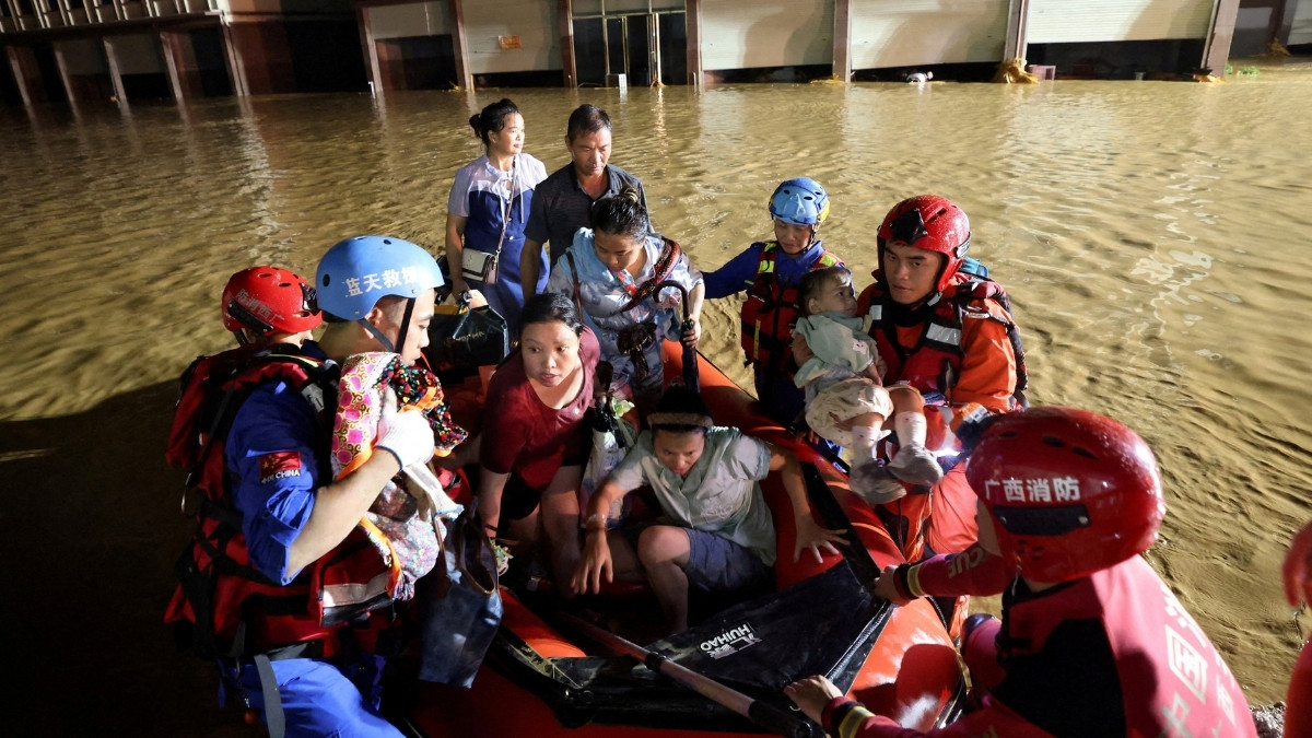 Más de 6 mil estudiantes y profesores evacuados en inundaciones en China