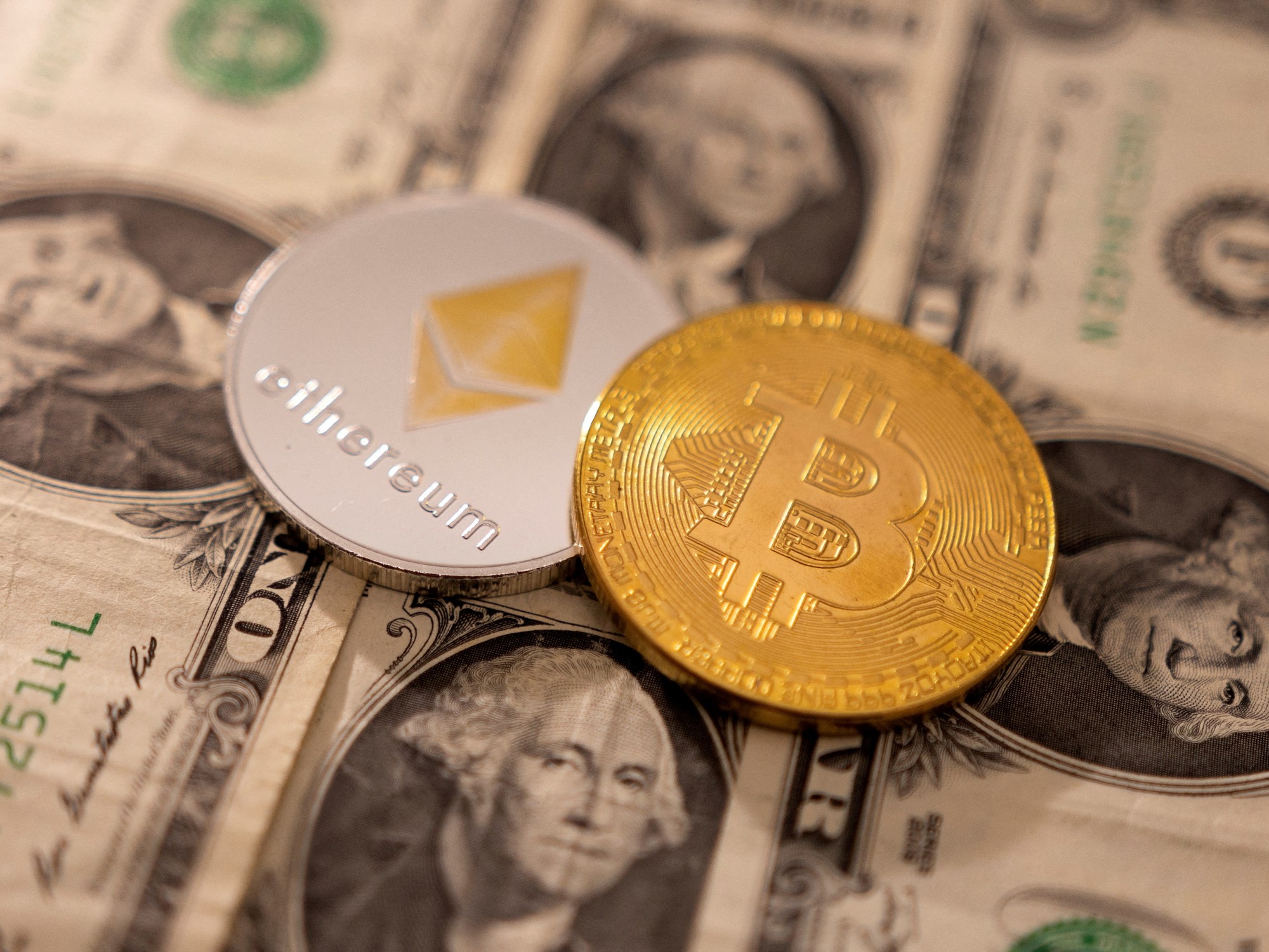 Bitcoin sube 0,14% y alcanza 64.231 dólares este sábado en el mercado cripto