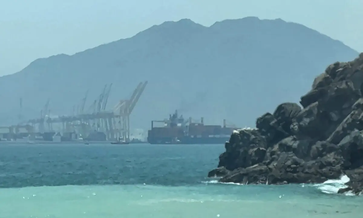 Iran and US escalate conflict over Strait of Hormuz control