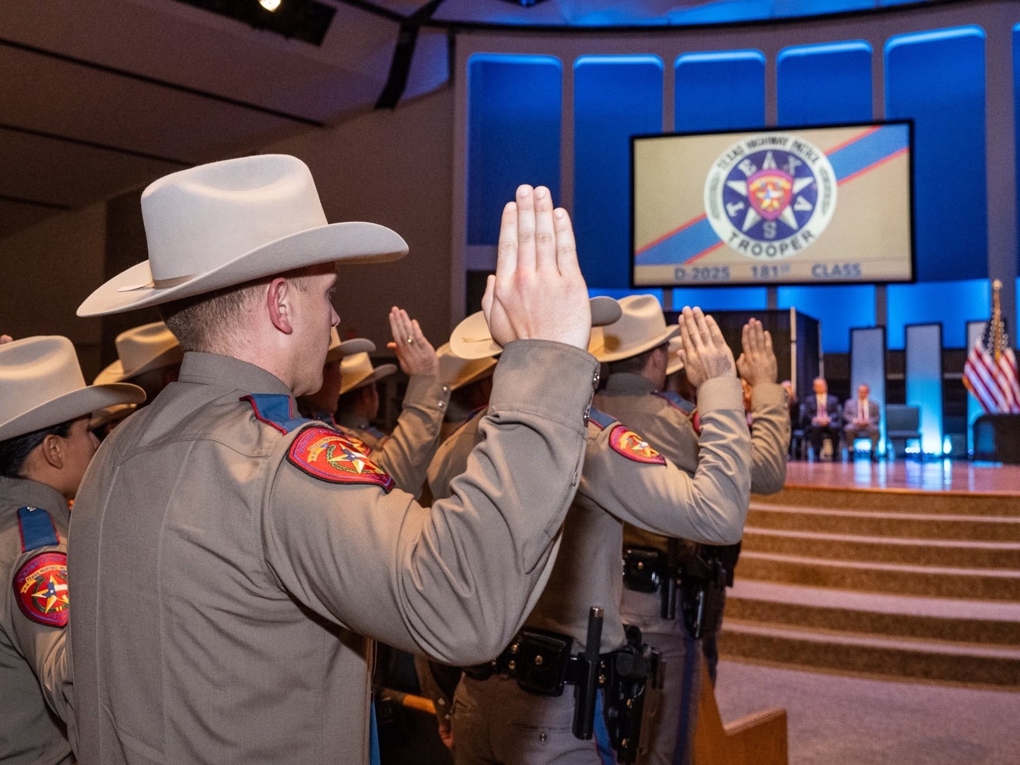 Texas gradúa a 69 nuevos agentes del DPS para reforzar la seguridad vial