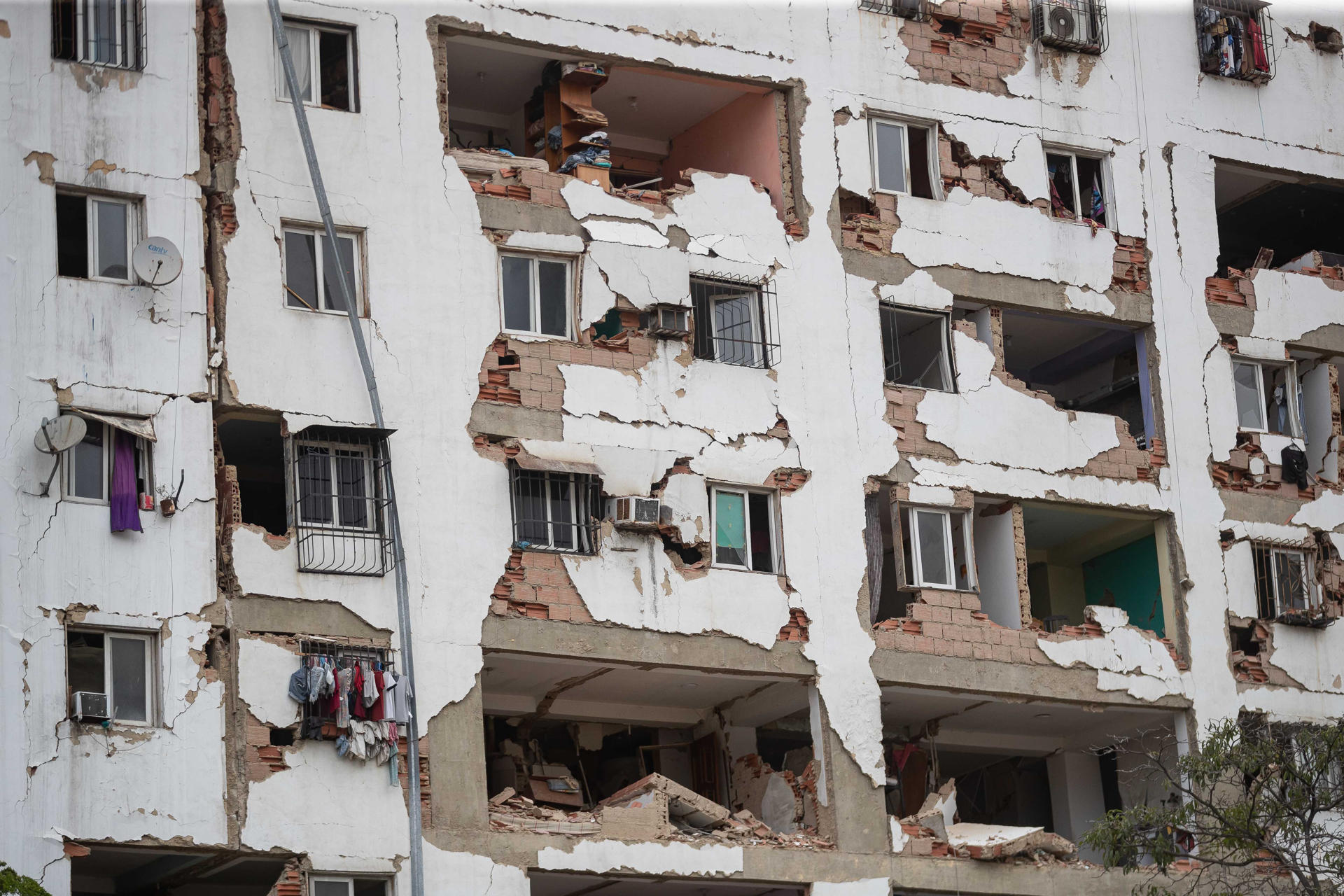 Balance oficial actualiza muertes por terremotos a 4.561 en Venezuela