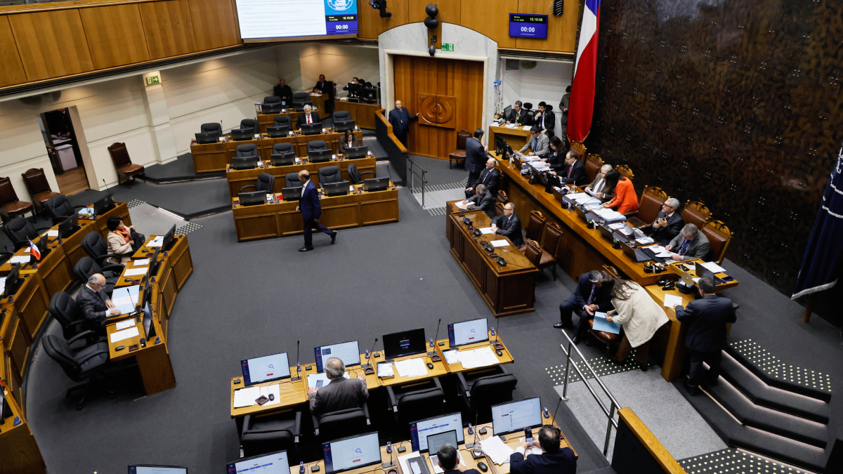 Senado avanza en aprobación de megareforma tributaria y regulatoria de Kast