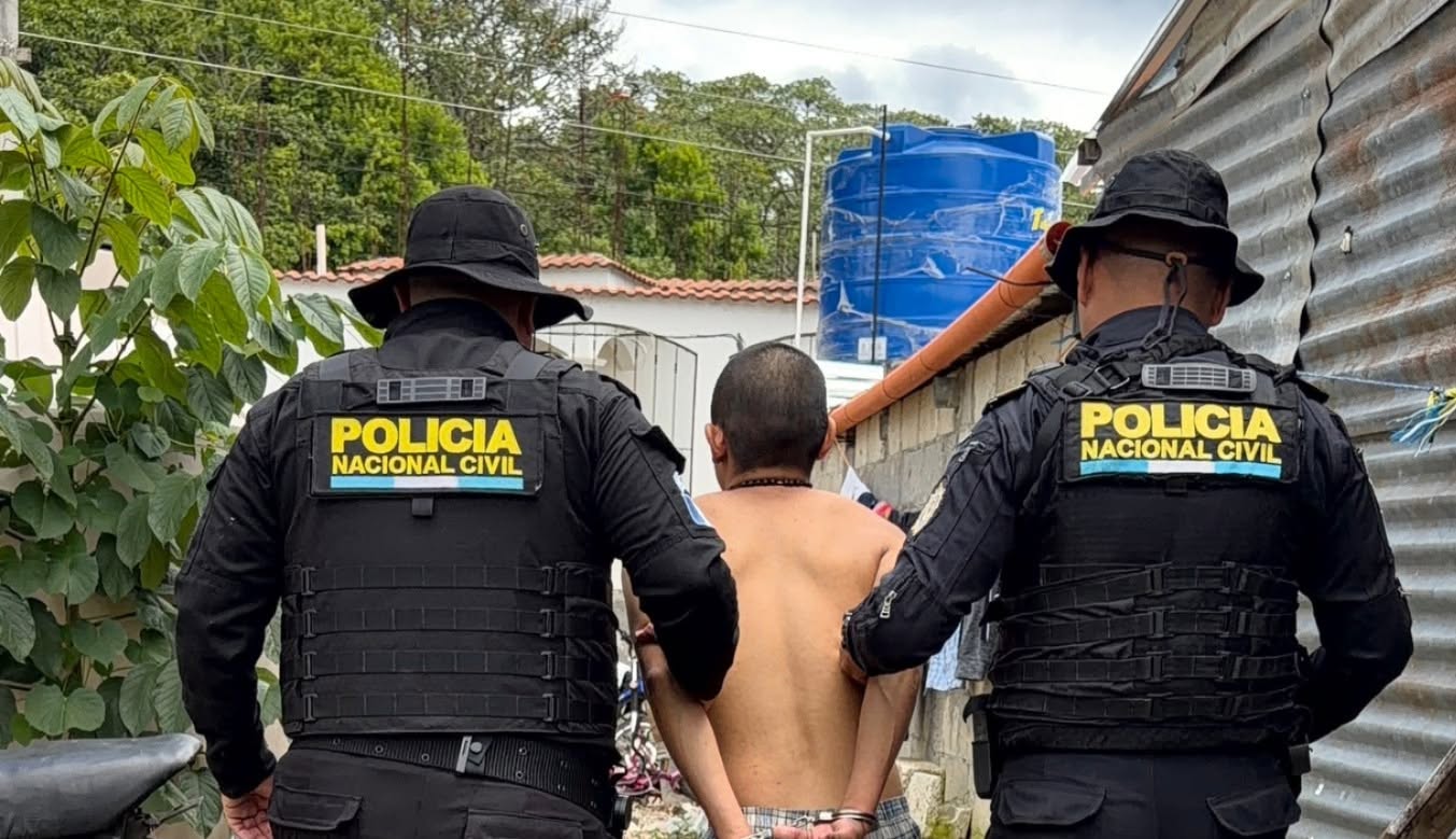 PNC captura a dos hombres y remite a dos adolescentes en Barberena