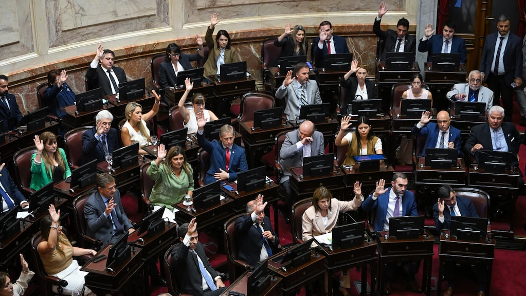 Gobierno avanza en aprobación de ley de propiedad privada con negociaciones en Senado