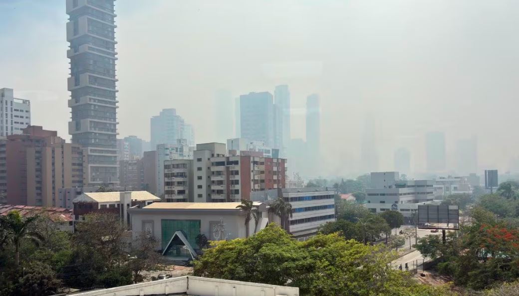 Incendio en parque natural de Barranquilla genera humo y afectaciones