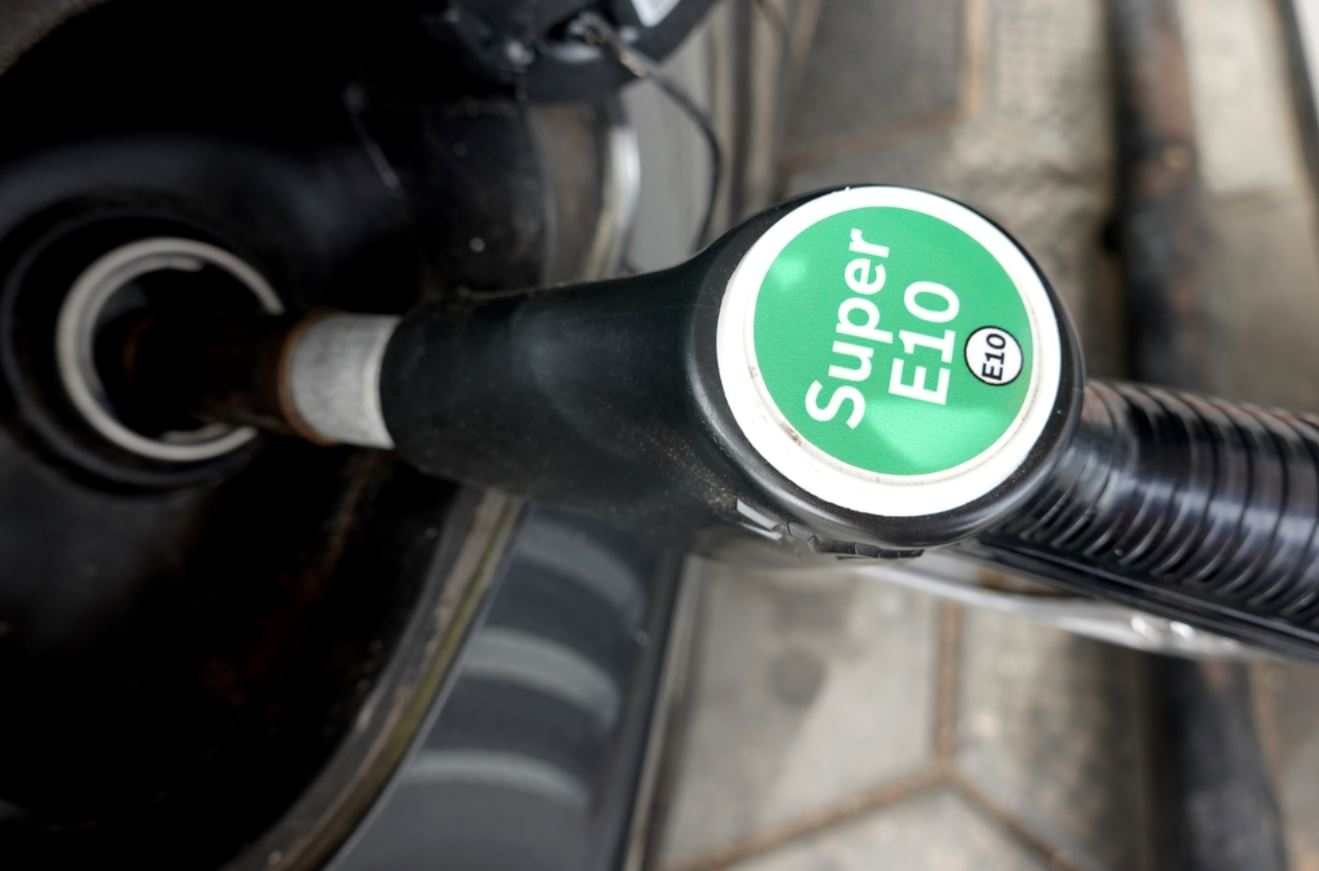 Autoridades no definen protocolo para atender reclamos sobre gasolina con etanol en Guatemala