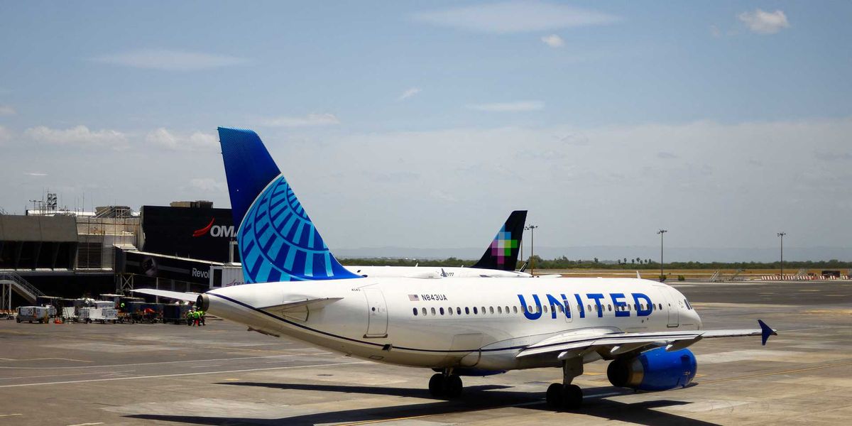 United Airlines Investigates Employee After Video Shows Agent Threatening Passenger With ICE