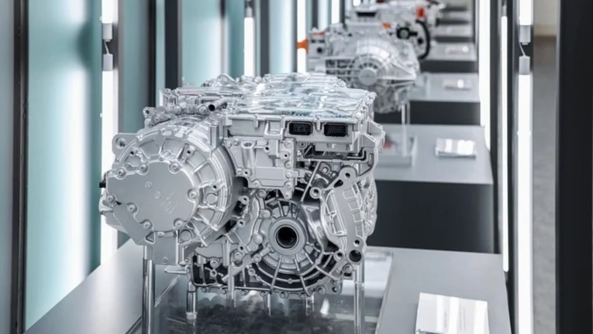 Geely presenta su nuevo sistema de propulsión eléctrica Thunder 16 en 1 con una eficiencia del 93,8%