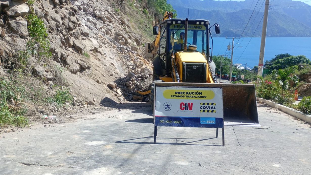 Covial trabaja en la recuperación de carreteras afectadas por el sismo en el occidente de Guatemala