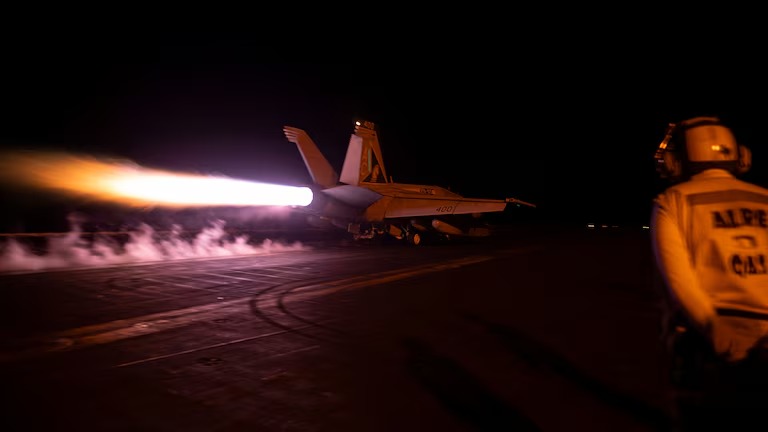 EEUU continúa bombardeos a Irán tras ataques contra fuerzas estadounidenses
