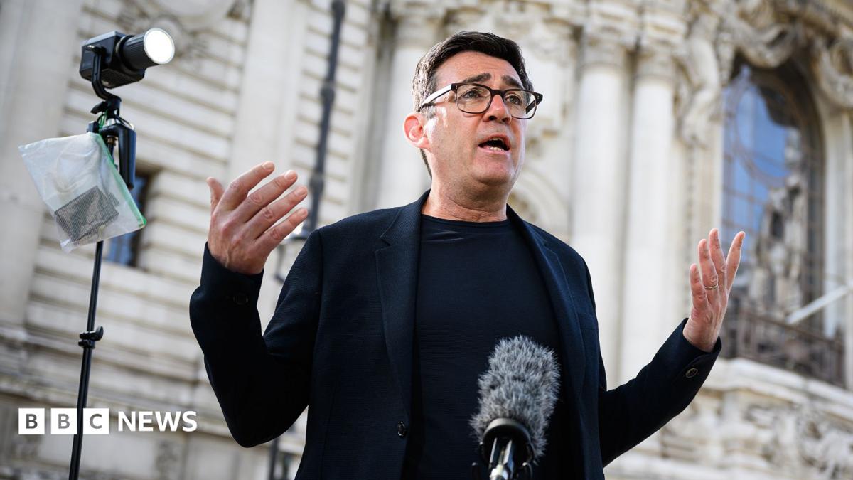 Andy Burnham's Casual Style and Political Identity: A Look at His Transition to Westminster Formality