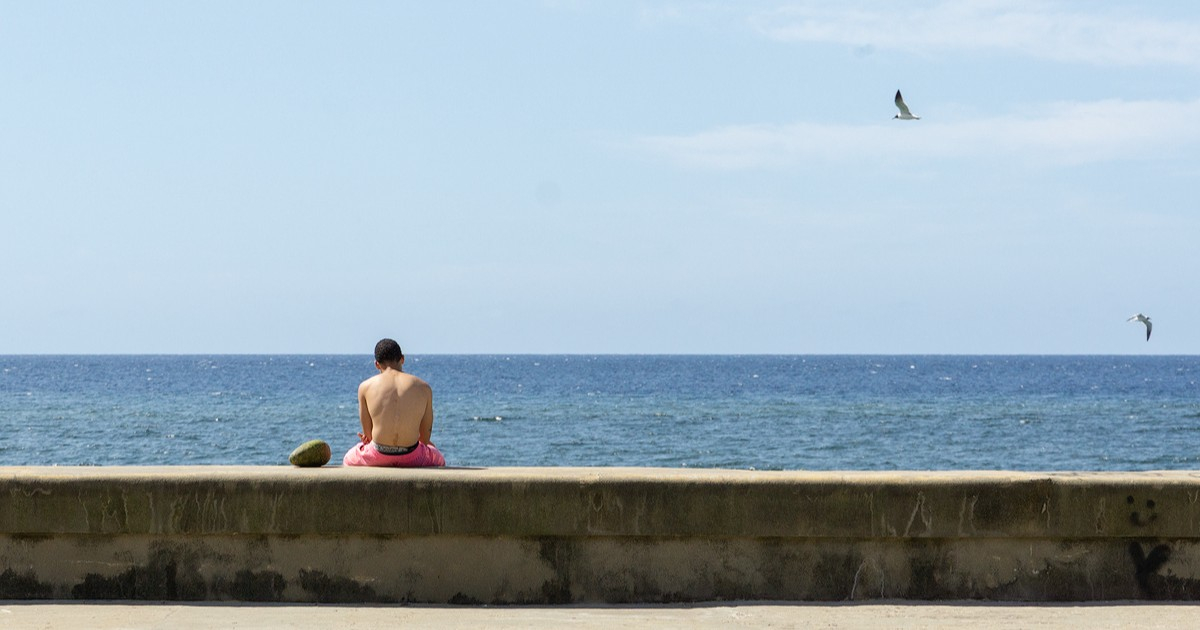 Cubans Navigate Energy Crisis with Creativity During Summer 2026