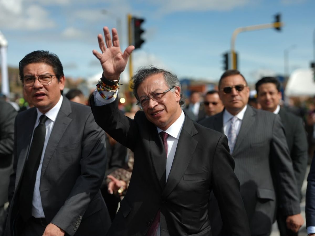 Petro's Final Public Speech Before Transition: Symbols, Achievements, and Criticisms of His Successor