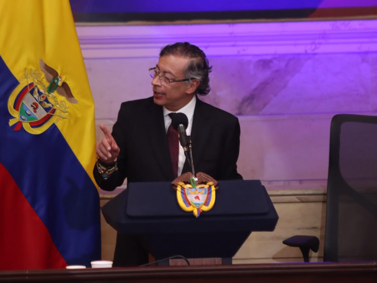 Petro presenta denuncia de fraude electoral en elecciones presidenciales