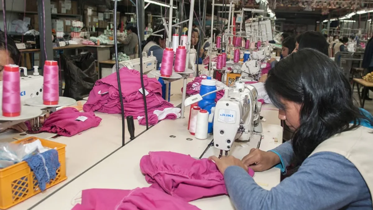 Ecuador's Economy Grows 1.6% with Manufacturing and Services Leading the Way