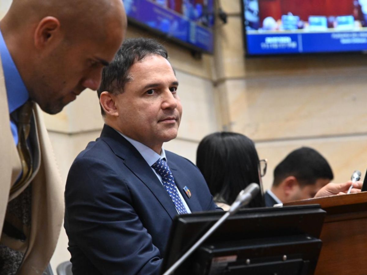 Honorio Henríquez asume presidencia del Senado tras victoria electoral