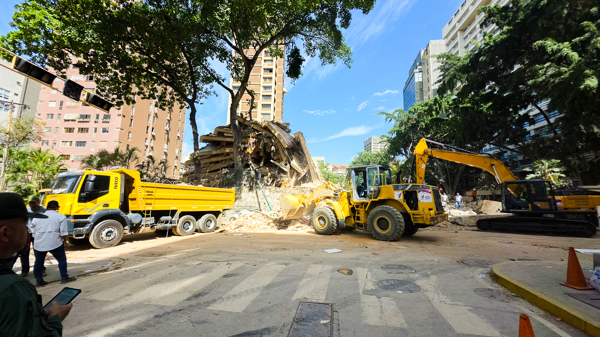 Propietarios de edificios derrumbados en Chacao conservan derechos sobre terrenos
