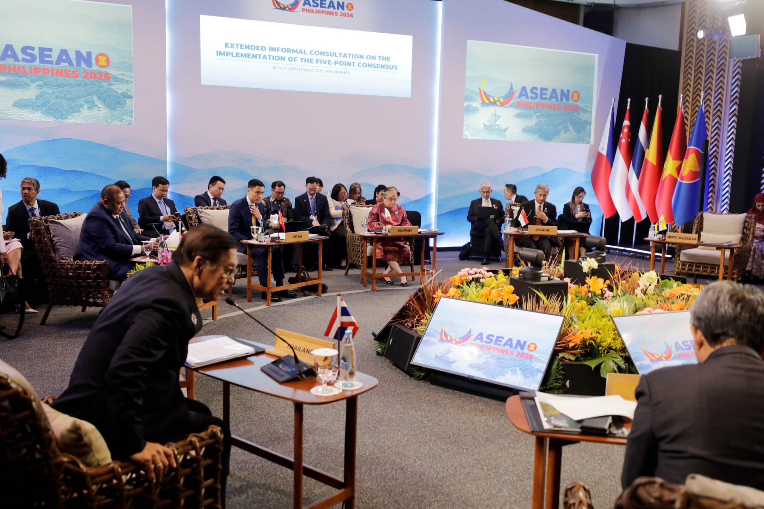 Asean meeting faces South China Sea tensions as US and China clash