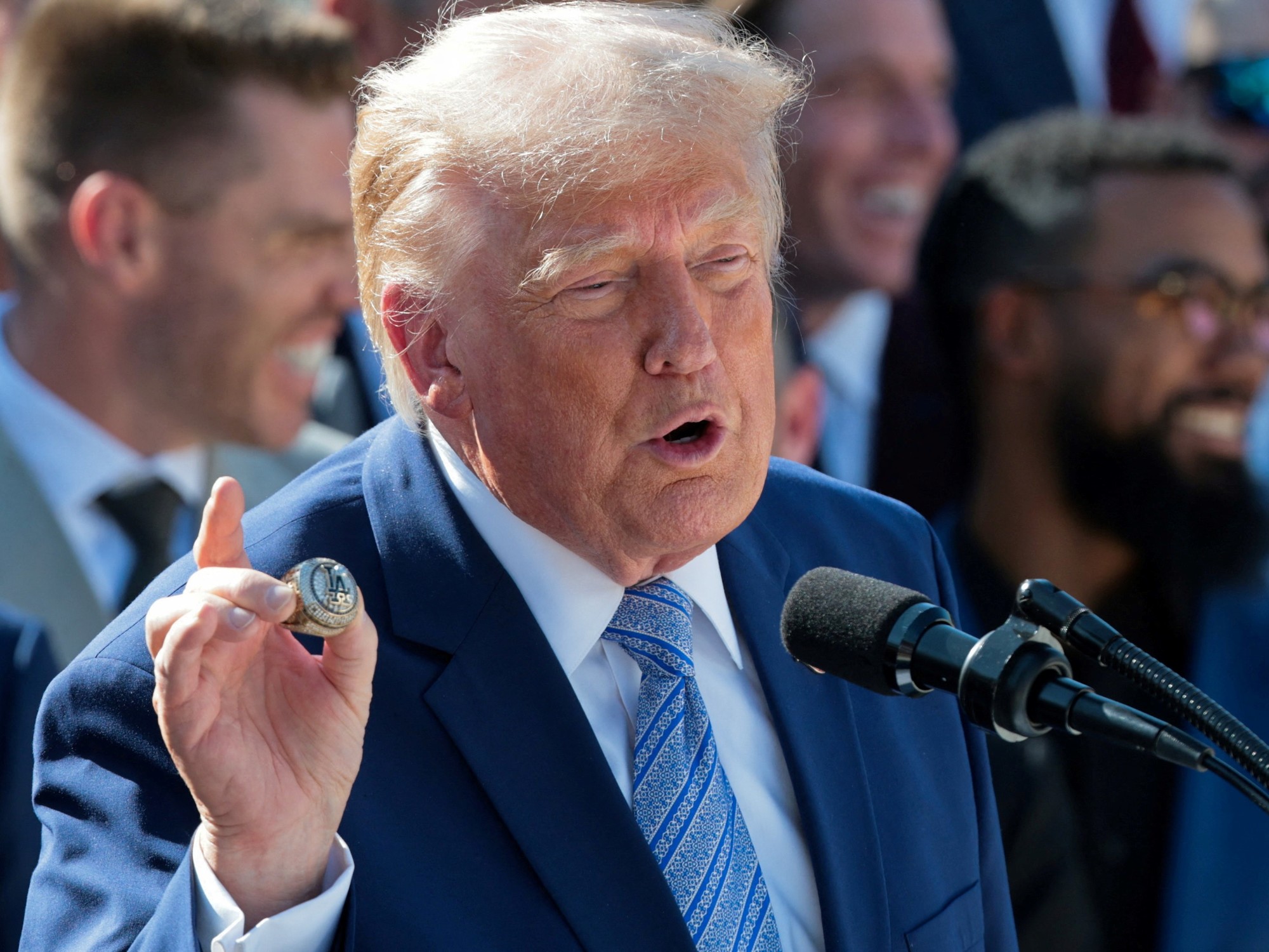 Trump impone aranceles del 12,5% a 60 países por no combatir trabajo forzoso