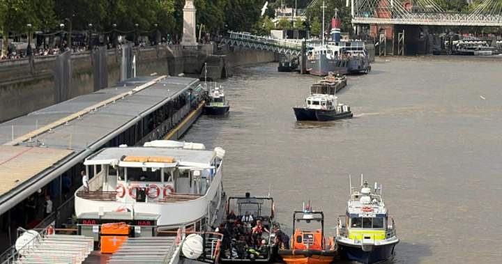Police Boat Collision on London Bridge Injures Five Officers