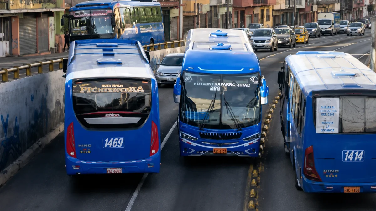 Conductor de bus sancionado por circular en contravía en Quito