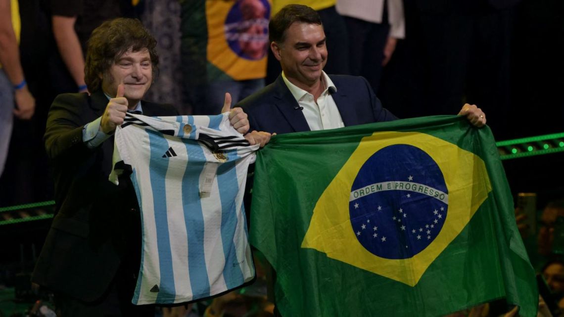 Milei respalda a Flávio Bolsonaro en Brasil y critica al gobierno de Lula