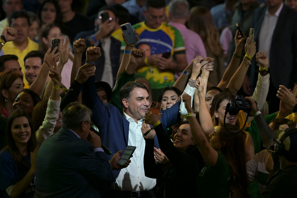 Flávio Bolsonaro se postula como candidato presidencial en Brasil