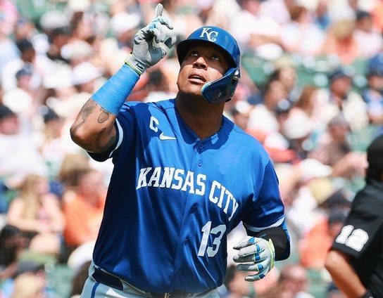 Salvador Pérez se convierte en el máximo jonronero de los Reales de Kansas City